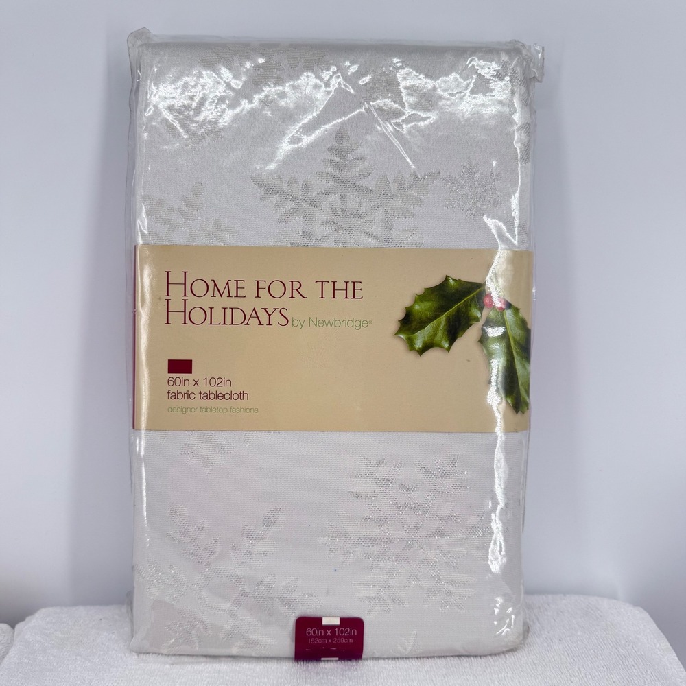 Vtg NOS Newbridge Home for the Holidays Snowflake Fabric Tablecloth 60in x 102in